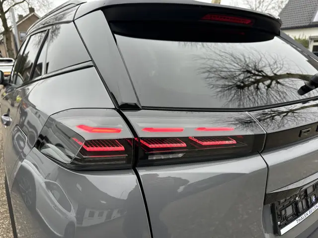 Peugeot 2008 1.2 Hybrid 145 PK GT 2025 Hybride Benzine 51