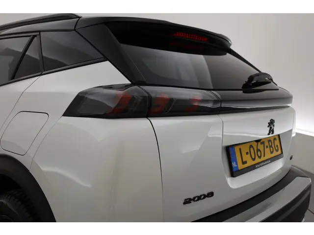 Peugeot 2008 1.2 PureTech GT Pack 2021 Benzine 34
