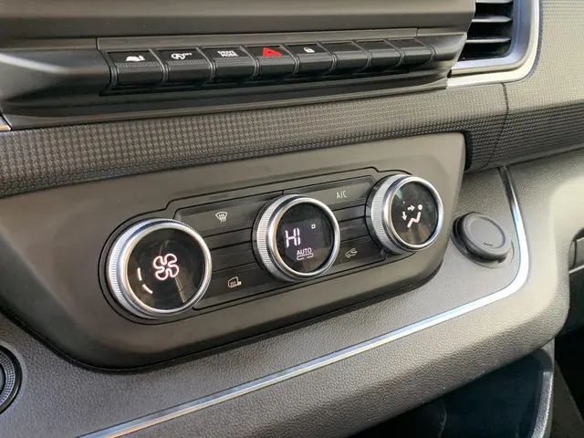 Renault Trafic 2.0 dCi 150 T29 L2H1 DC Luxe 2022 Diesel 12