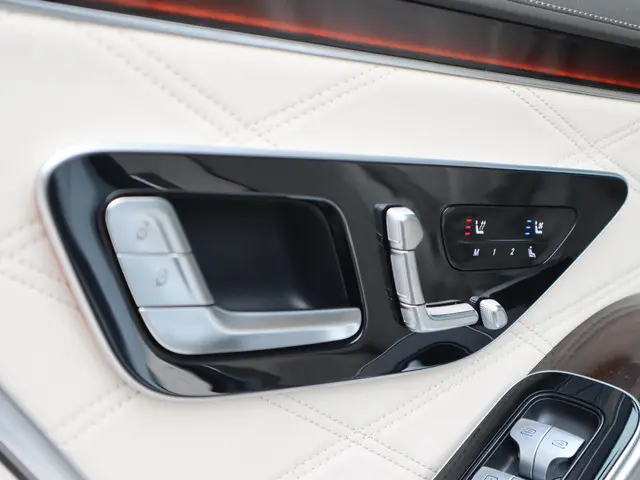 Mercedes-Benz S-Klasse 680 4MATIC Maybach 2023 Benzine 34