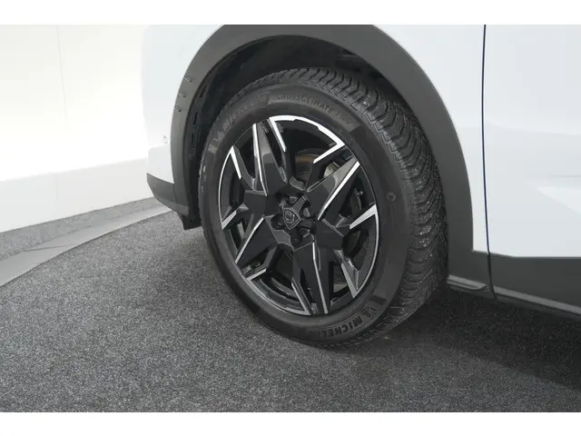 Peugeot 3008 Hybrid 136 e-DSC6 GT 2024 Hybride Benzine 24