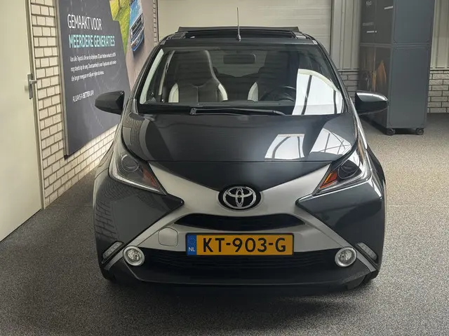 Toyota Aygo 1.0 VVT-i x-clusiv Cabrio 2017 Benzine 5