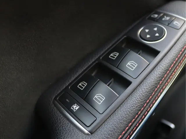 Mercedes-Benz GLA 180 AMG 2019 Benzine 33