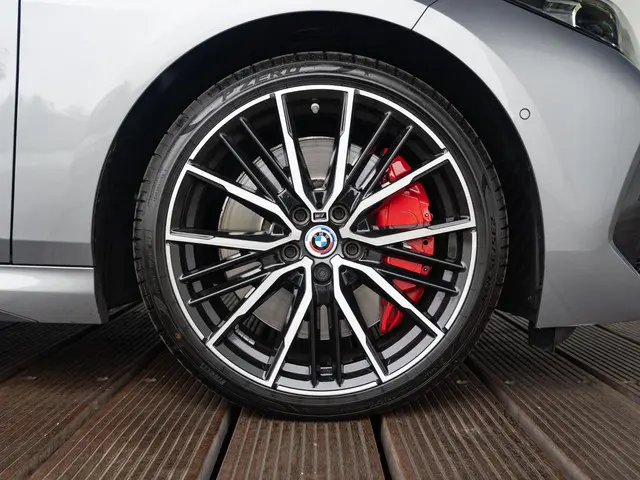 BMW 2 Serie Gran Coupé 220i 2023 Benzine 6