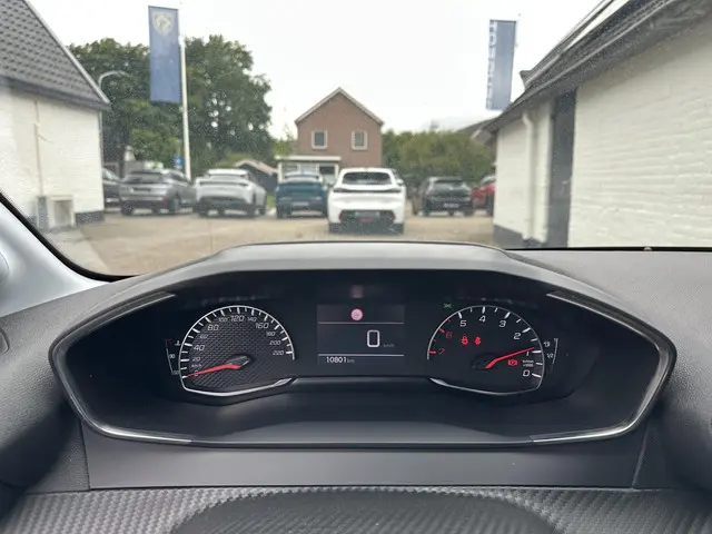 Peugeot 208 1.2 Turbo 100 PK Allure 2023 Benzine 42