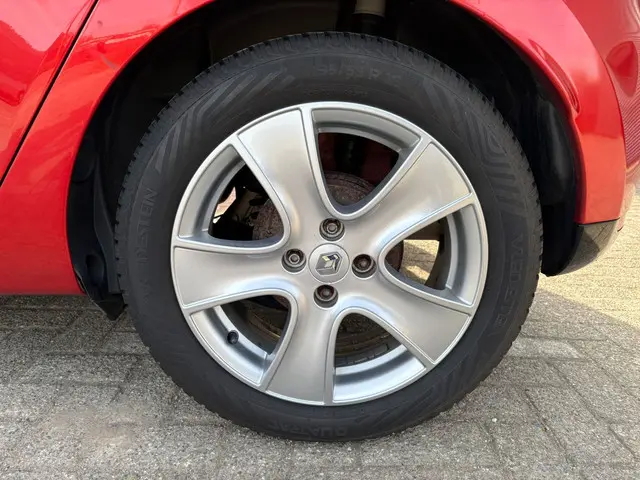 Renault Clio 0.9 TCe Dynamique NIEUWE APK 2013 Benzine 20