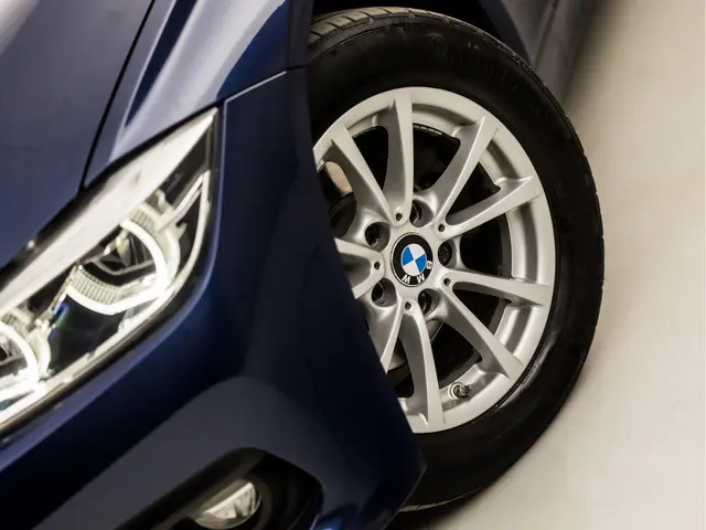 BMW 3 Serie 318i Executive Sportline 2017 Benzine 29