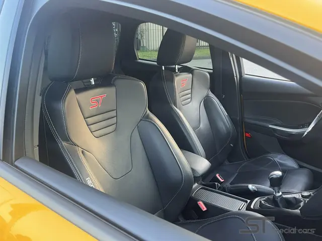 Ford Focus Wagon 2.0 ST-3|Uniek|Full 2015 Benzine 16