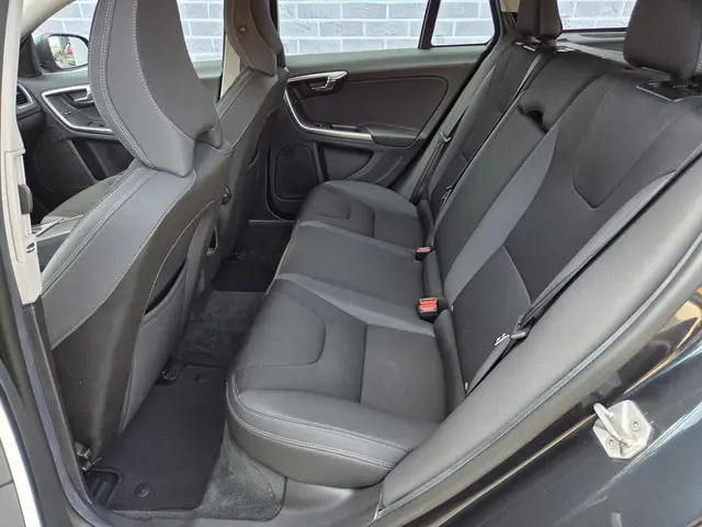 Volvo V60 T3 150 pk Momentum Automaat 2014 Benzine 6