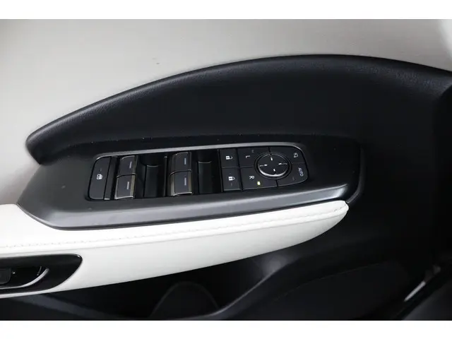 Lexus LBX Elegant 2WD 2025 Hybride Benzine 28