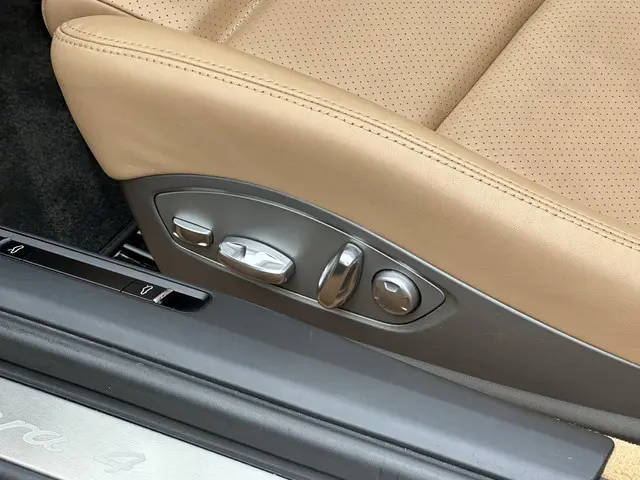 Porsche 911 Cabrio 3.4 Carrera 4 2013 Benzine 13