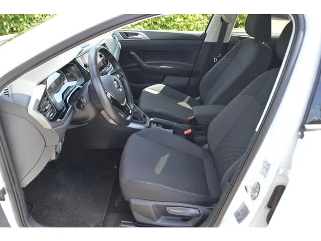 Volkswagen Polo 1.0 TSI Highline Business R 2021 Benzine 4