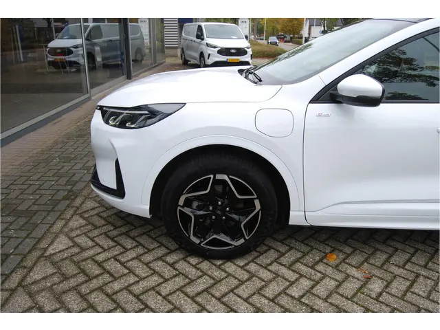 Ford Kuga 2.5 PHEV 243pk ST-Line 2024 Hybride Benzine 9