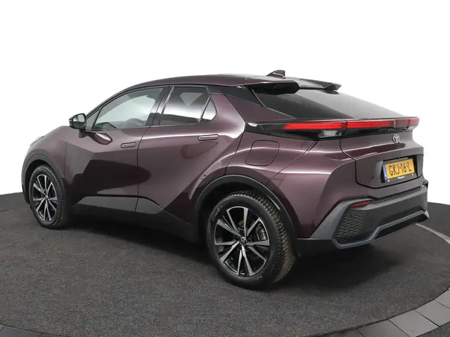Toyota C-HR 1.8 Hybrid 140 Dynamic 2024 Hybride Benzine 12