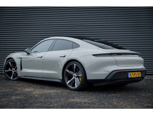 Porsche Taycan 79 kWh 2021 Elektrisch 14