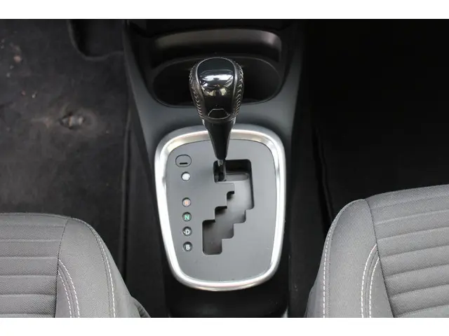 Toyota Yaris 1.5 Hybrid Dynamic 2019 Hybride Benzine 25