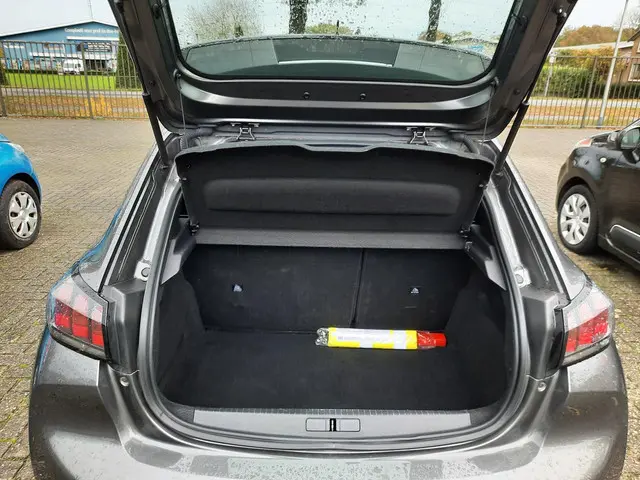 Peugeot 208 1.2 PureTech Active 2020 Benzine 7