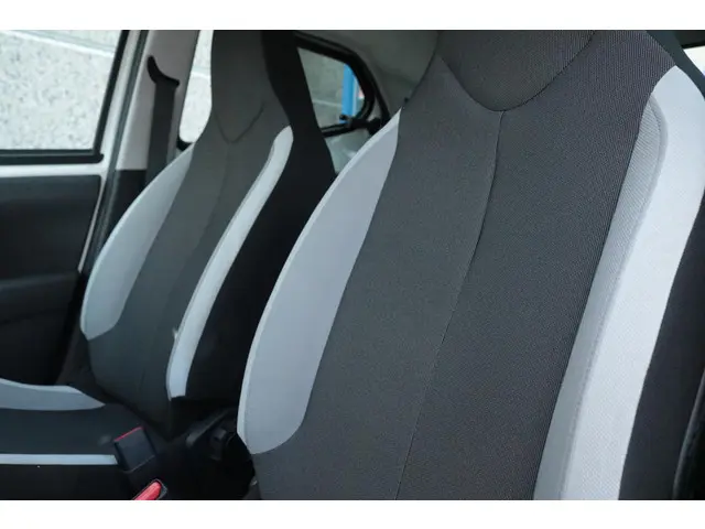 Toyota Aygo 1.0 VVT-i x-play, Camera, Airco 2016 Benzine 8