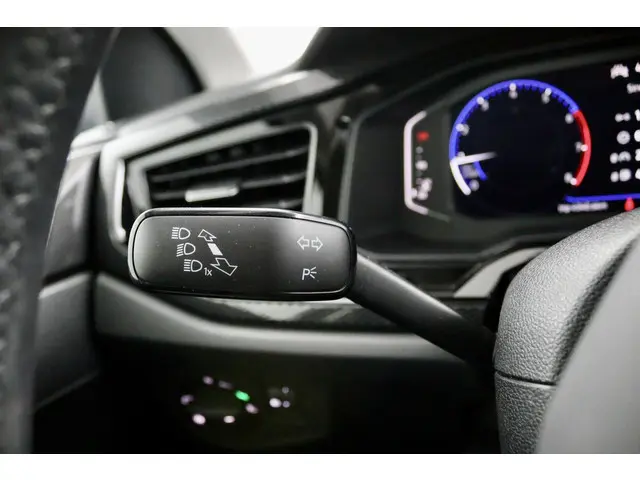 Volkswagen Polo 1.0 TSI Life antraciet 2023 Benzine 18