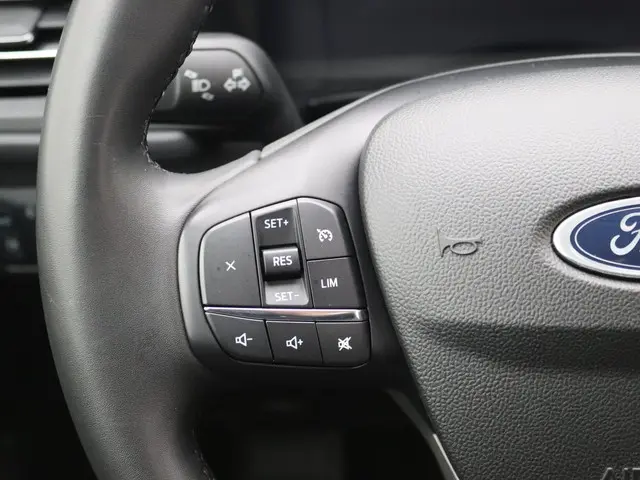 Ford Kuga 2.5 PHEV Titanium X Navi. 2023 Hybride Benzine 14