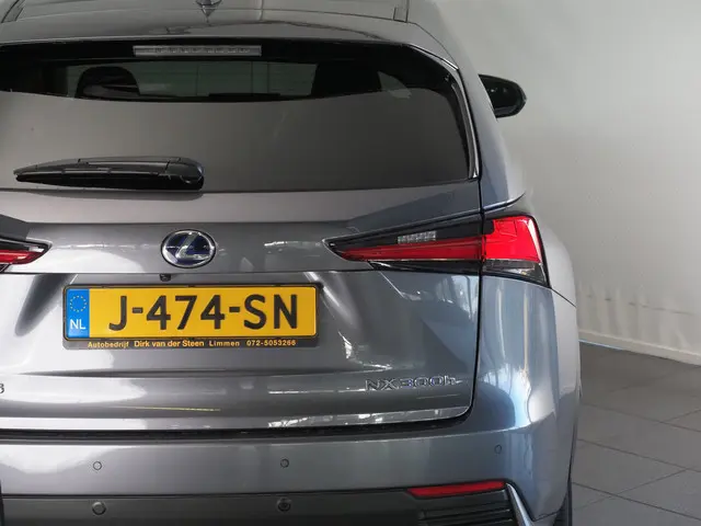 Lexus NX 300h AWD President Line 2018 Hybride Benzine 4