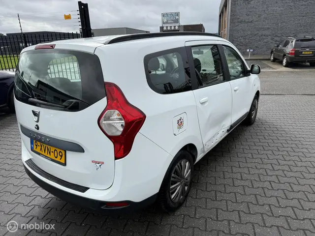 Dacia Lodgy 1.2 TCe Blackline 7 zit plaats 2014 Benzine 4