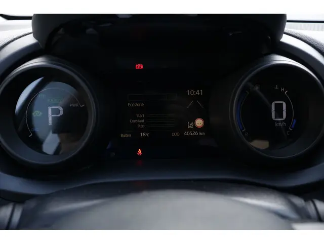Toyota Yaris 1.5 Hybrid Dynamic 2023 Hybride Benzine 16