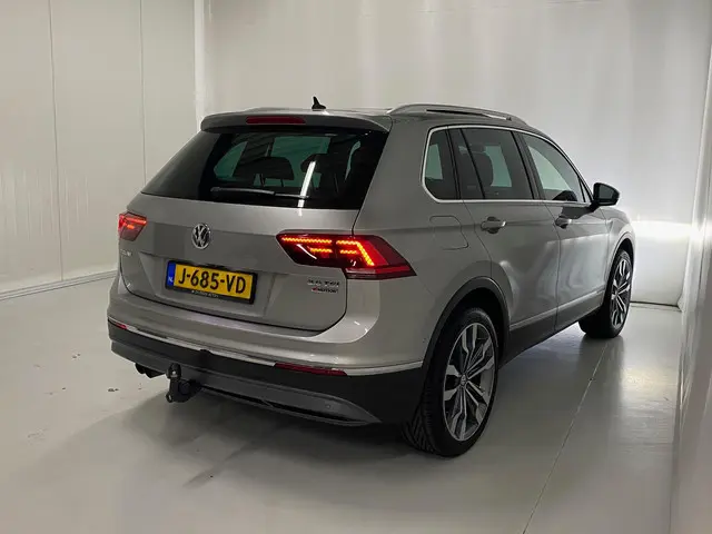 Volkswagen Tiguan 2.0 TSI 4Motion Highline 2016 Benzine 42