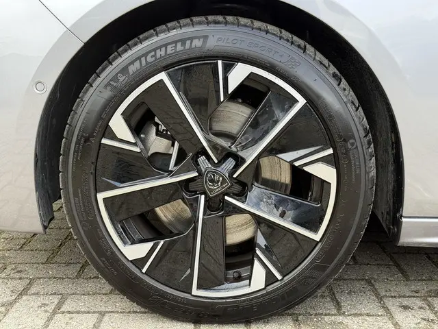 Peugeot 508 1.6 HYbrid 225 GT 2024 Hybride Benzine 37