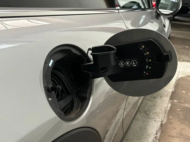 MINI Electric Mini Essential 33 kWh 2023 Elektrisch 17