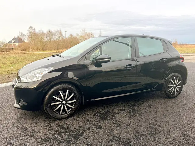 Peugeot 208 1.0 VTi Access 5-deurs 2014 Benzine 26