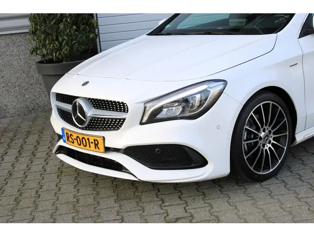 Mercedes-Benz CLA 180 AMG 2018 Benzine 19
