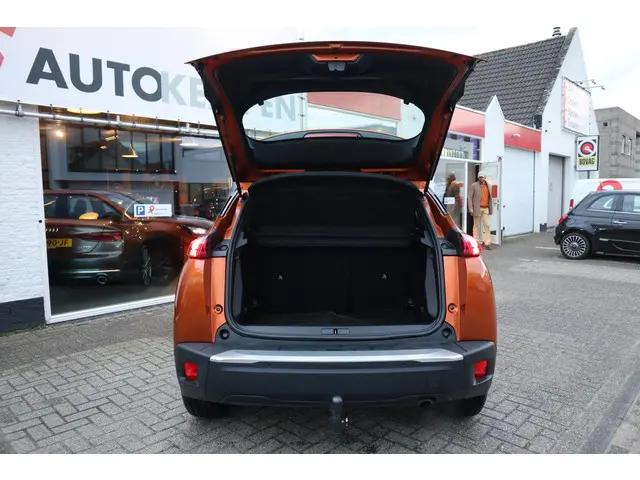 Peugeot 2008 1.2 PURETECH ALLURE PACK 2022 Benzine 23