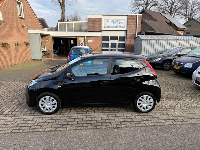 Toyota Aygo 1.0 VVT-i x-play 2021 Benzine 14