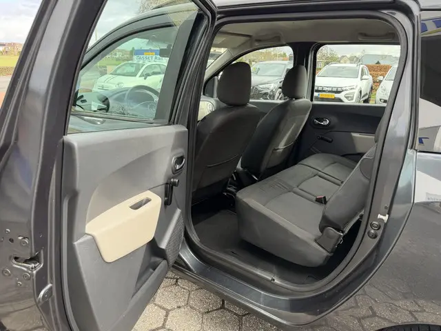 Dacia Lodgy 1.2 TCe Lauréate 5p. 2013 Benzine 22