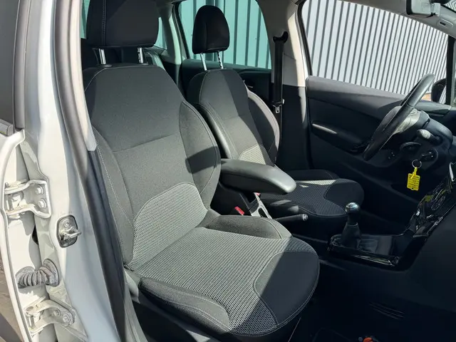 Citroën C3 1.2 PureTech Collection 2015 Benzine 8