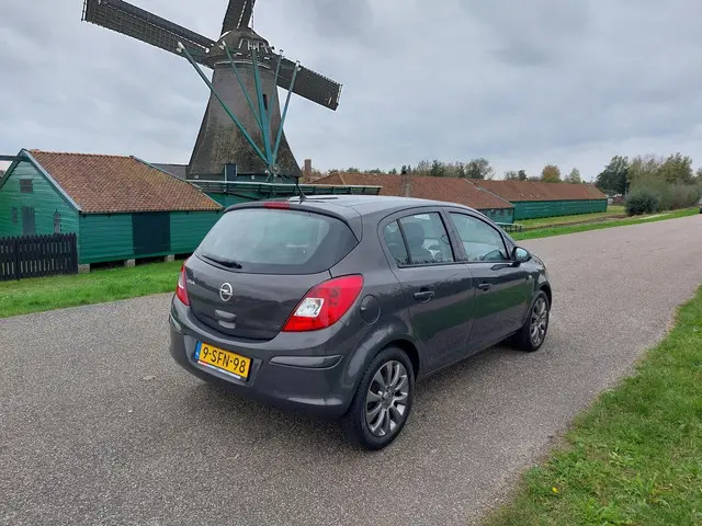 Opel Corsa 1.2-16V Berlin. 47979 KM!! AIRCO! 2013 Benzine 6