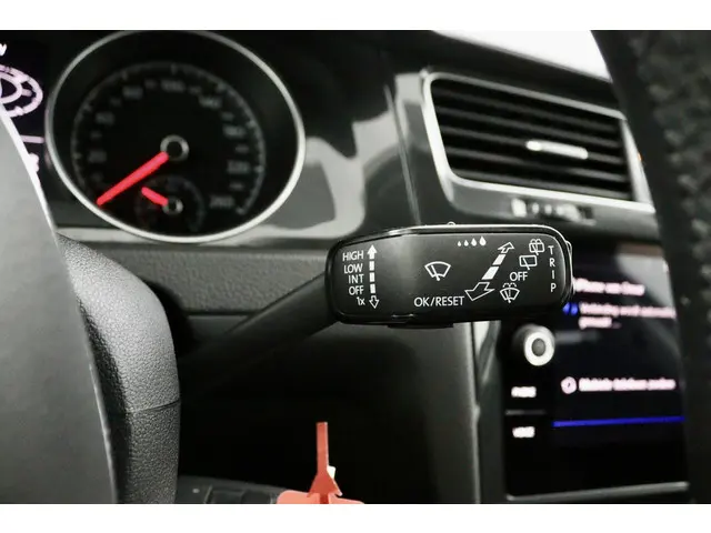 Volkswagen Golf 1.0 TSI Life antraciet 2020 Benzine 18