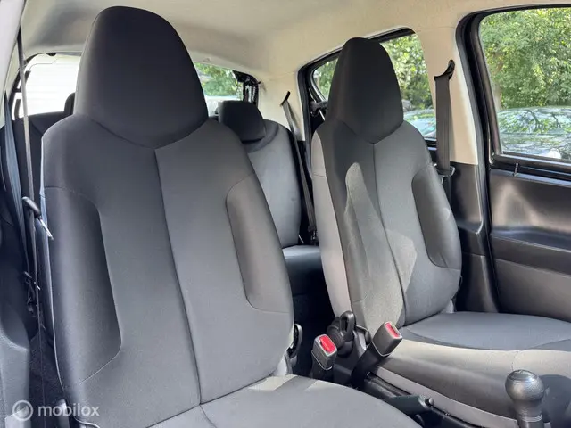Toyota Aygo 1.0 VVT-i Now Zwart 2013 2013 Benzine 10