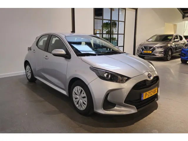 Toyota Yaris 1.5 Hybrid Active 2022 Hybride Benzine 2