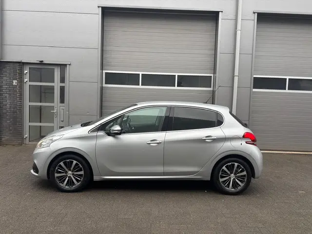 Peugeot 208 1.2 PureTech Allure 2017 Benzine 18