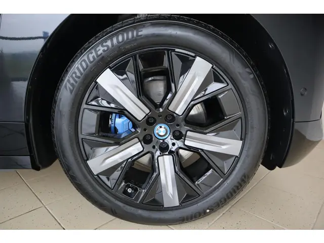 BMW iX xDrive40 2025 Elektrisch 6