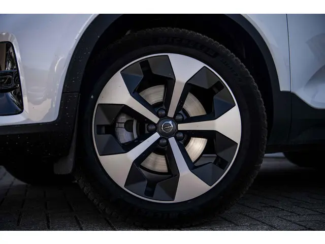 Volvo XC40 2.0 B4 Plus Dark 2025 Benzine 35