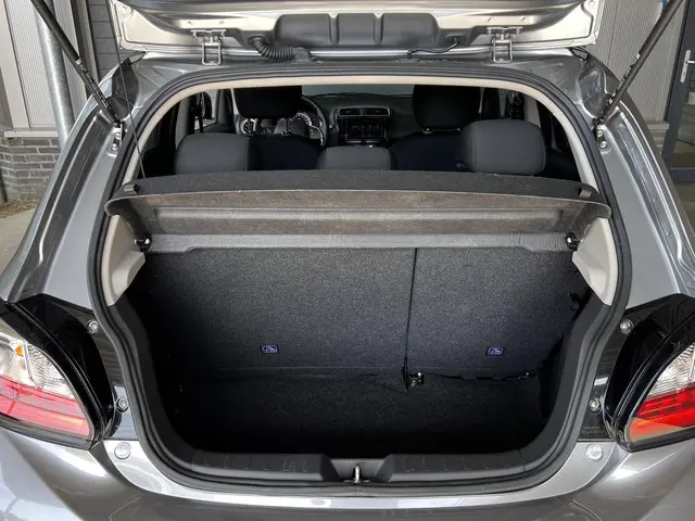 Mitsubishi Space Star 1.2 Dynamic 2023 Benzine 26