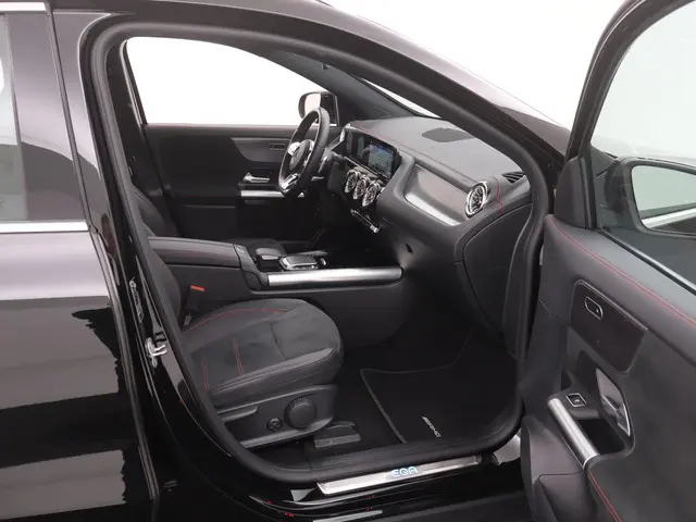 Mercedes-Benz EQA 250 AMG Line 67 kWh 2023 Elektrisch 24