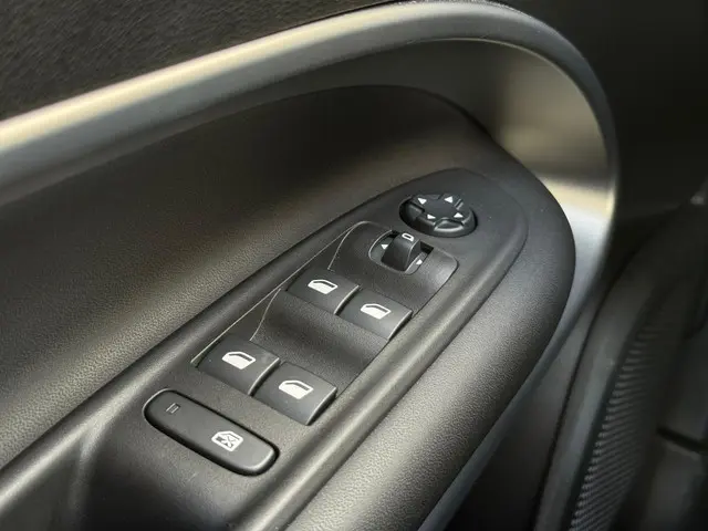 Jeep Avenger 1.2 Altitude 2024 Benzine 26