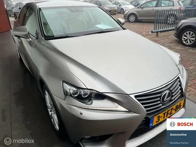 Lexus IS 300h First Edition 2014 Hybride Benzine 4