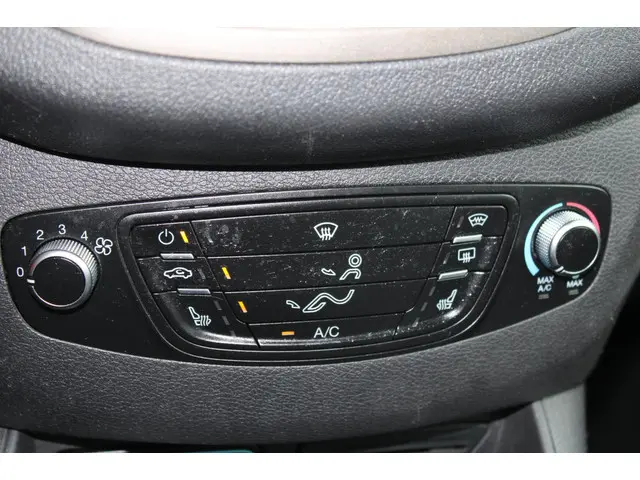 Ford Tourneo Courier 1.0 Titanium 2015 Benzine 19