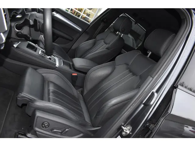 Audi Q5 55 TFSI e S edition 2022 Hybride Benzine 9