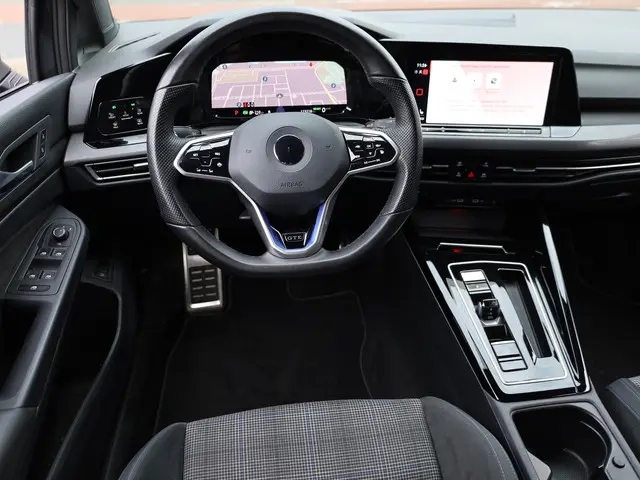 Volkswagen Golf GTE 2022 Hybride Benzine 34